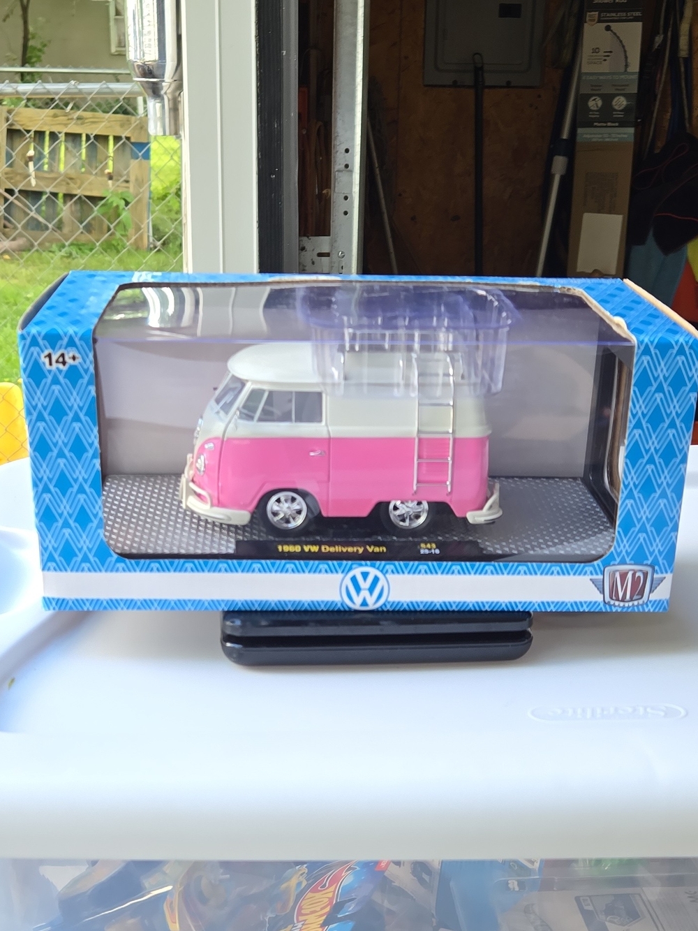 M2 Machine Pink and White VW Delivery Van Die-Cast Toy